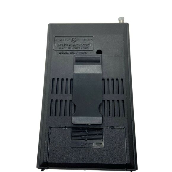 General Electric 7-2582D Black Silver Belt Clip FM AM Miniature Portable Radio - Picture 2 of 11